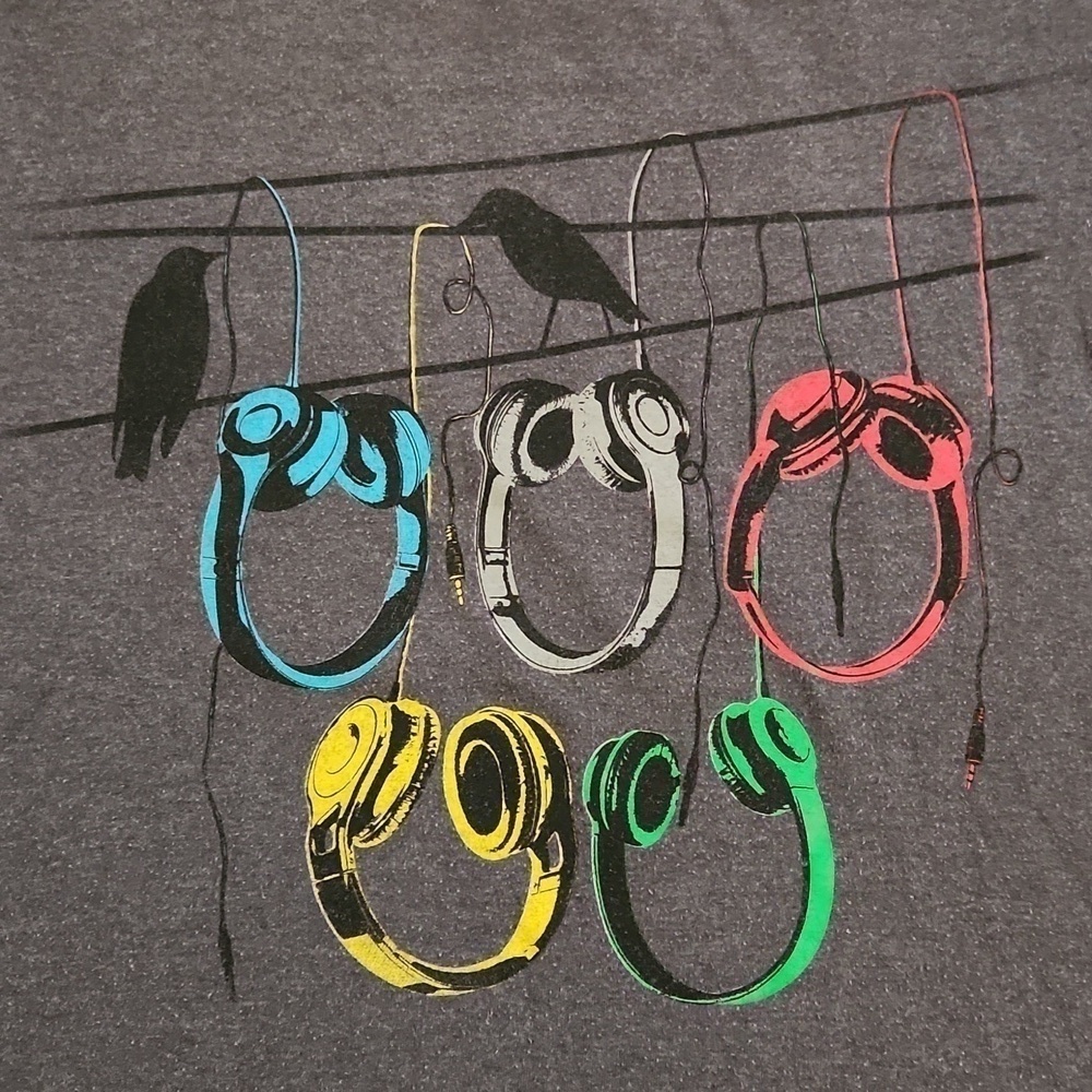 3/$20,CHILL Gray Headphones & Crows T-shirt - Picture 2 of 4